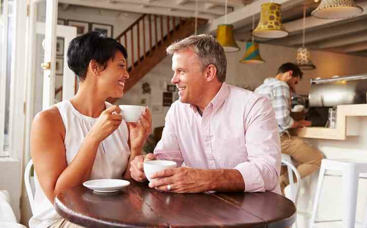 Rediscover Dating: 7 Essential Tips for Over 50’s Women